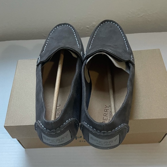 Ladies sperry comfort moccasin. Size 7 - Picture 4 of 6
